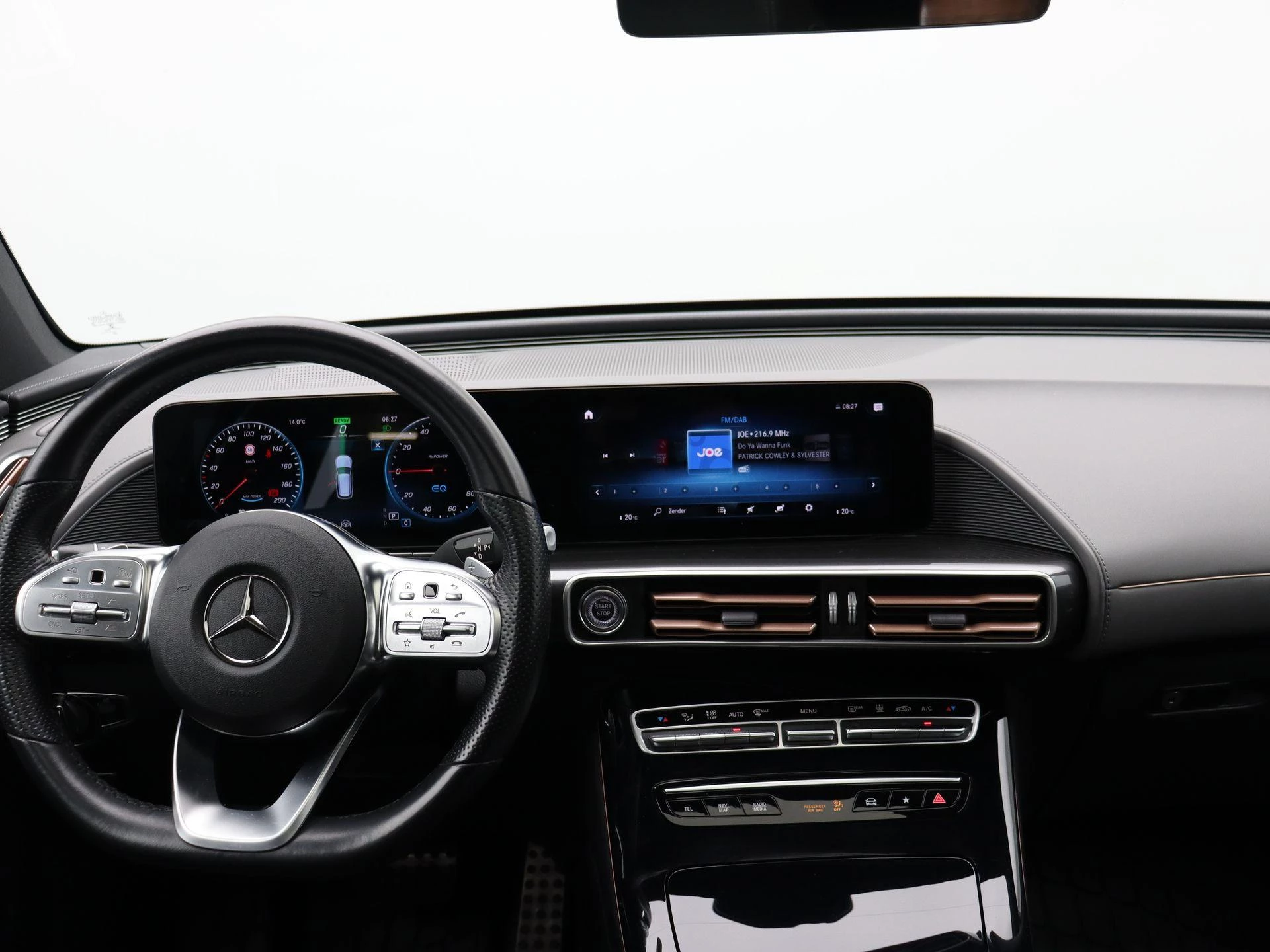 Mercedes-Benz-EQC-image-17