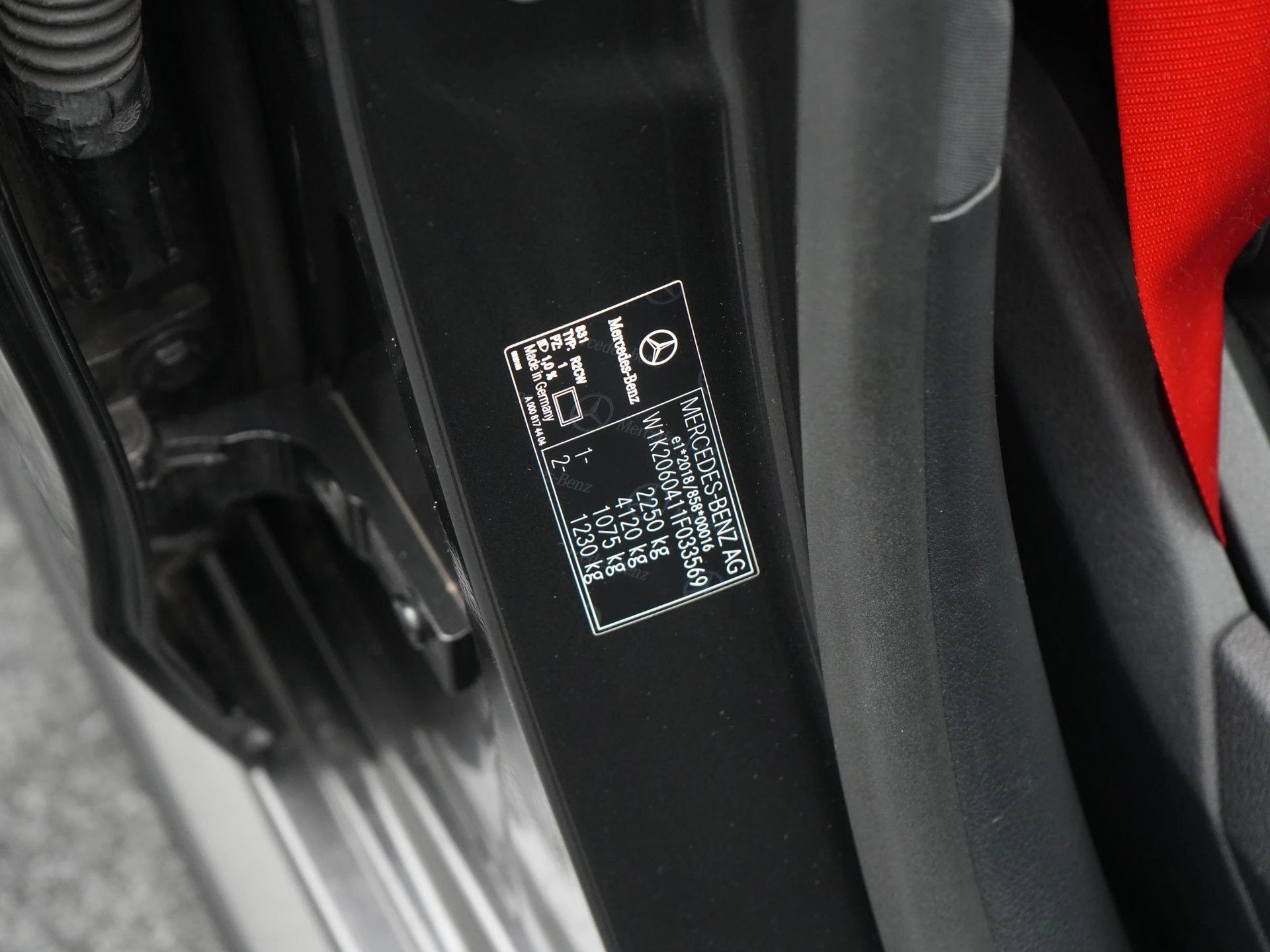 Mercedes-Benz-C-Klasse-image-46