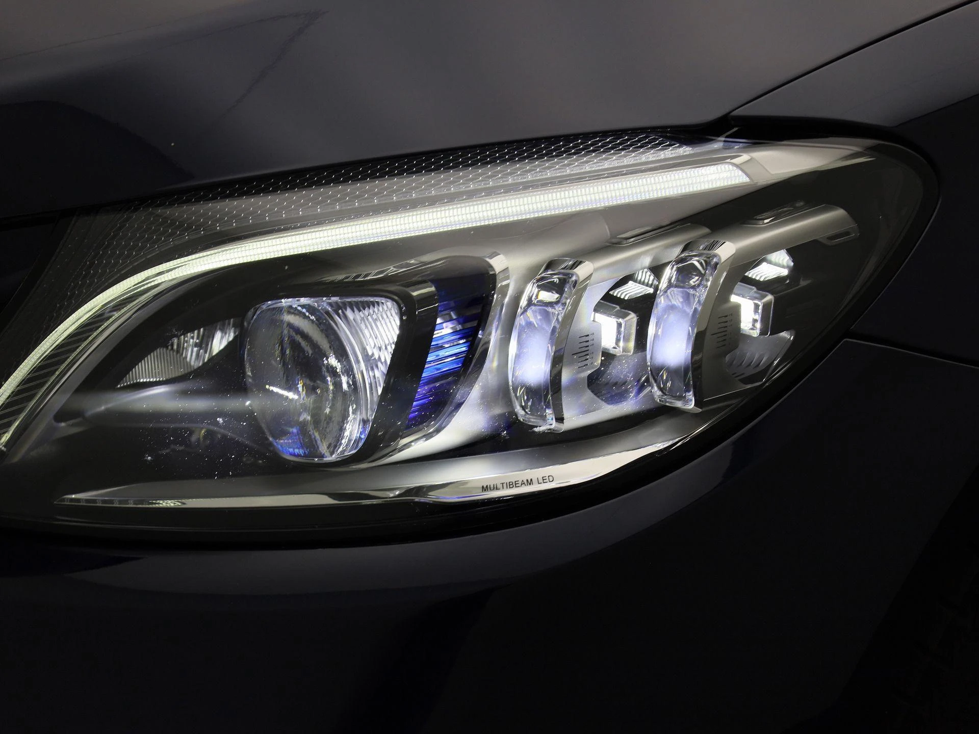 Mercedes-Benz-C-Klasse-image-12