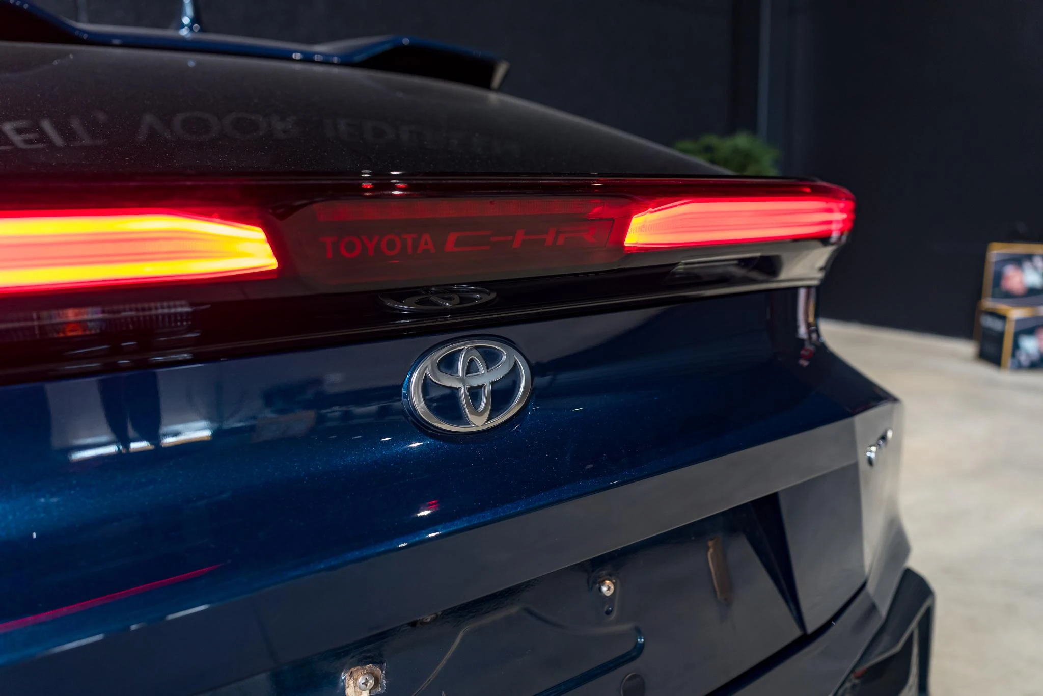 Toyota C-HR 1.8 VVT i-Hybrid C-Lub Mono-Tone E-CVT