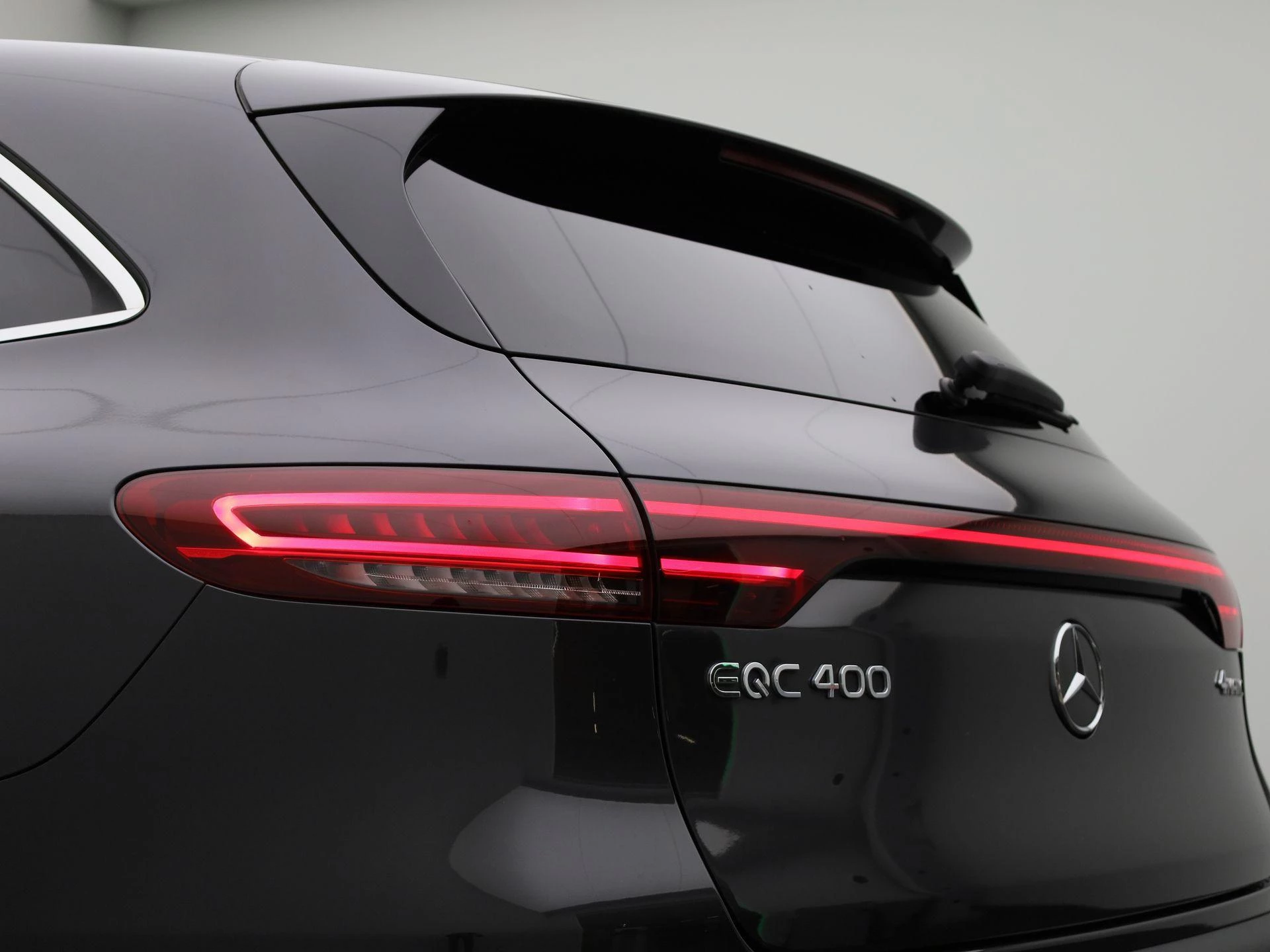 Mercedes-Benz-EQC-image-48