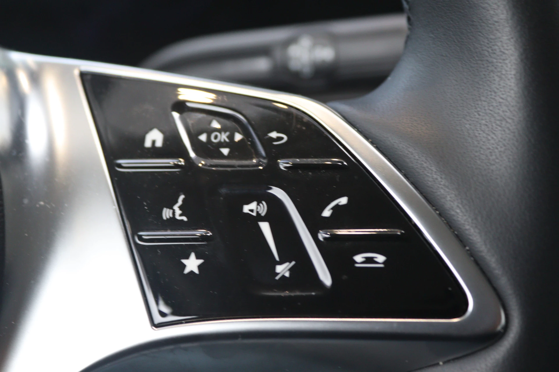 Mercedes-Benz-EQV-image-16