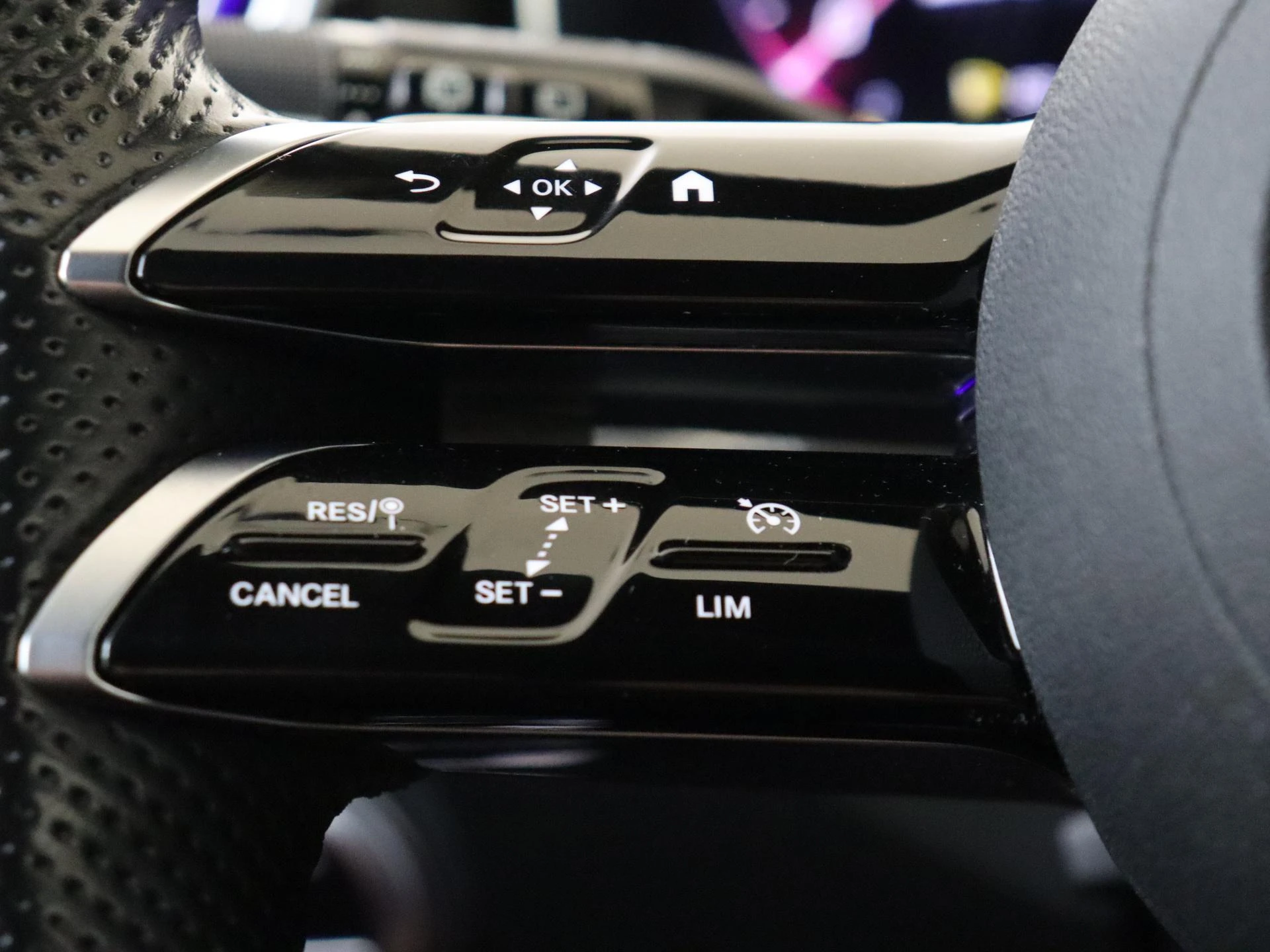 Mercedes-Benz-C-Klasse-image-12
