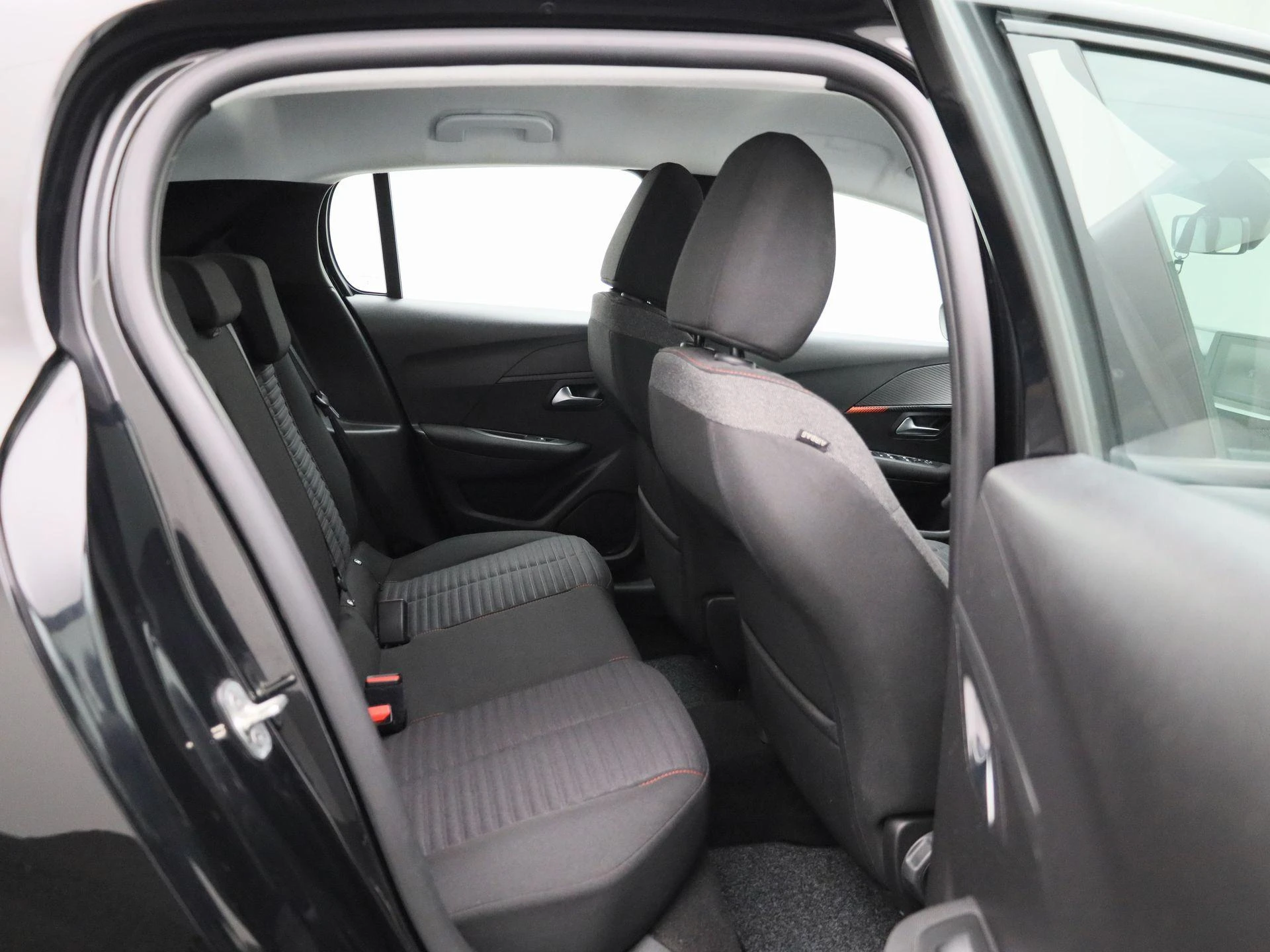 Peugeot-208-image-31