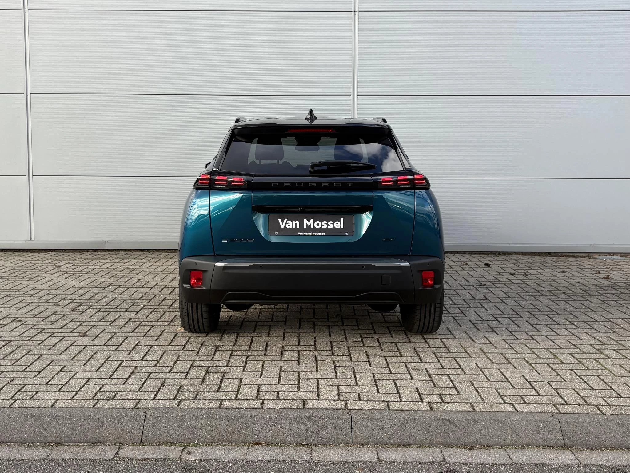 Peugeot-e-2008-image-4