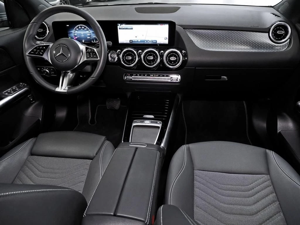 Mercedes-Benz-GLA 200 d-image-12