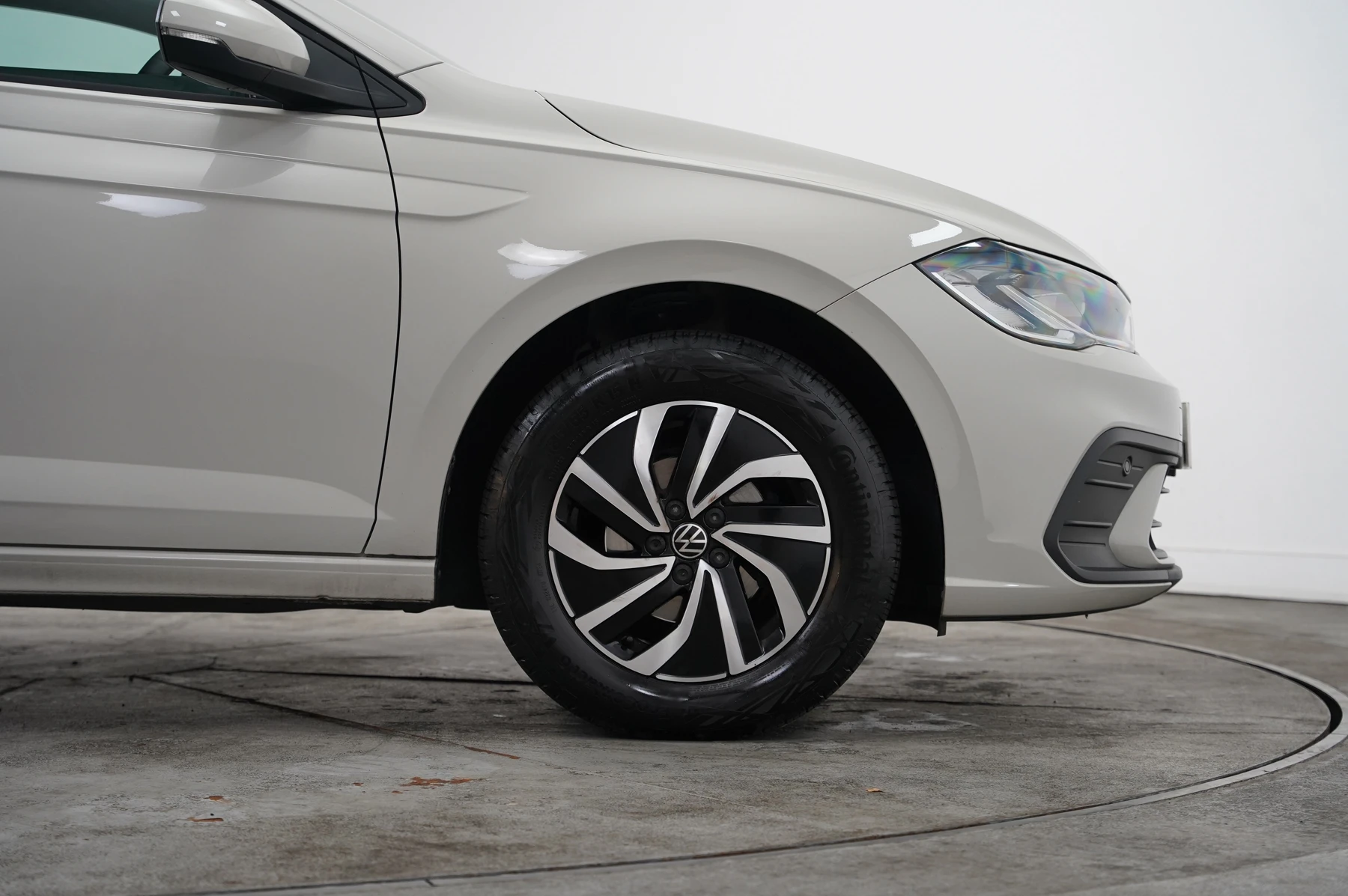 Volkswagen-Polo-image-29