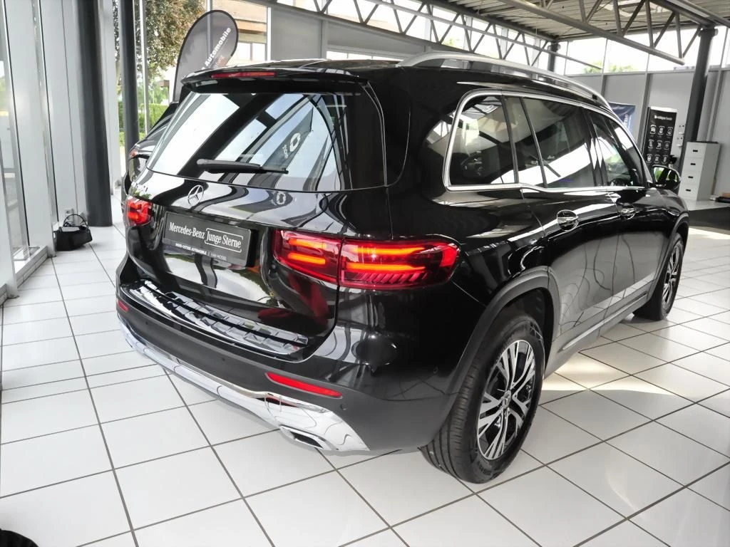 Mercedes-Benz-GLB 200 d-image-3