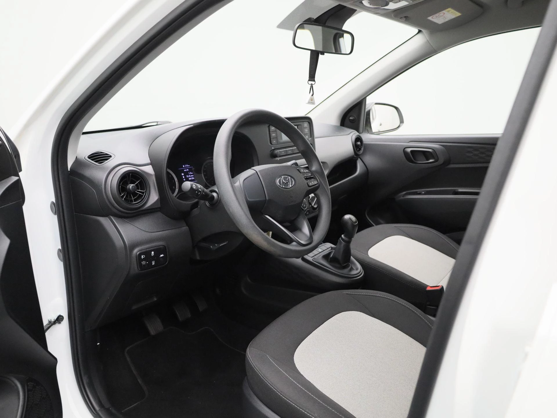 Hyundai-i10-image-21