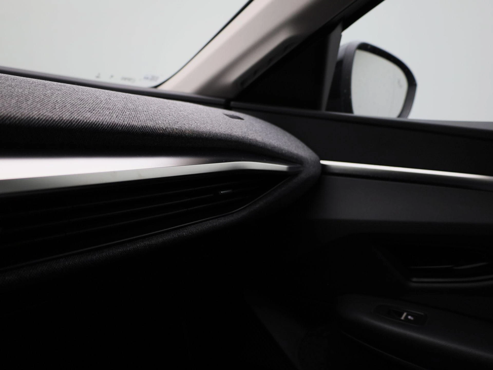 Renault-Megane E-Tech-image-24