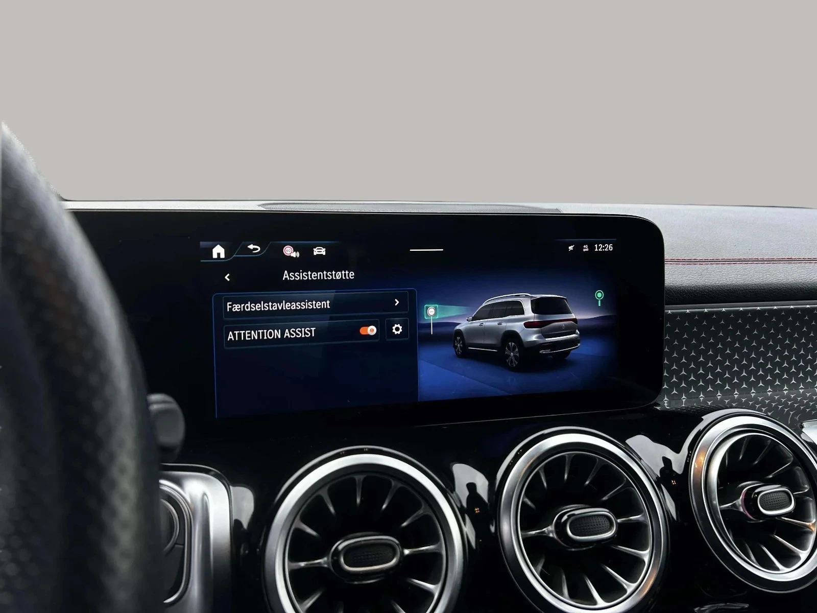 Mercedes-Benz-EQB-image-18