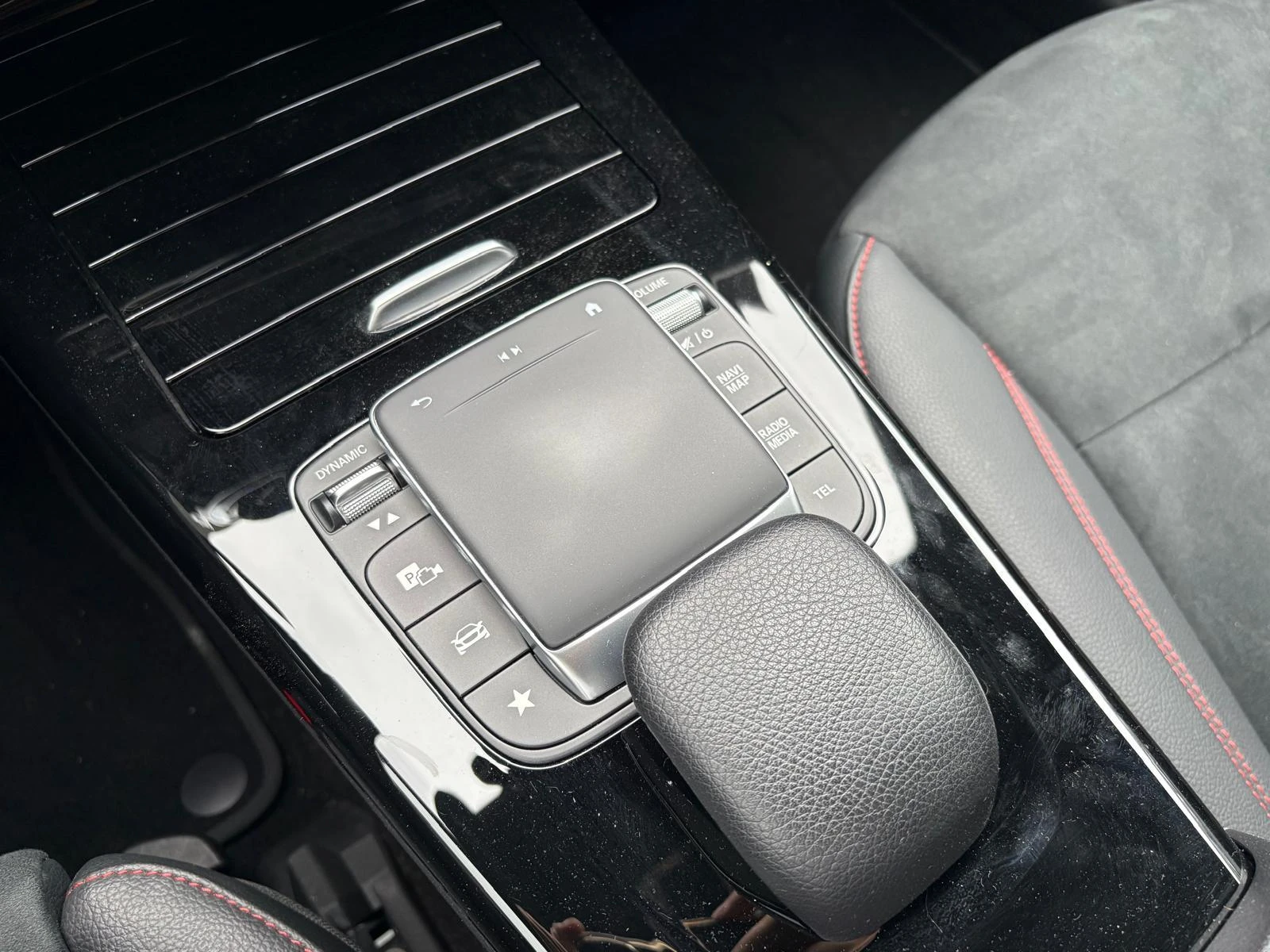 Mercedes-Benz-CLA-image-17