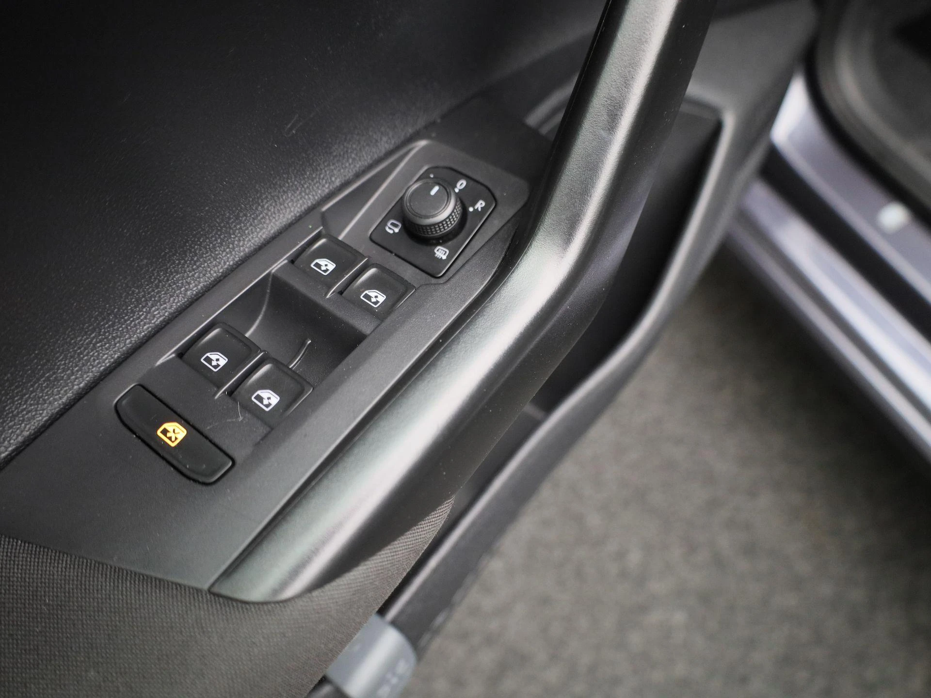Volkswagen-Polo-image-26