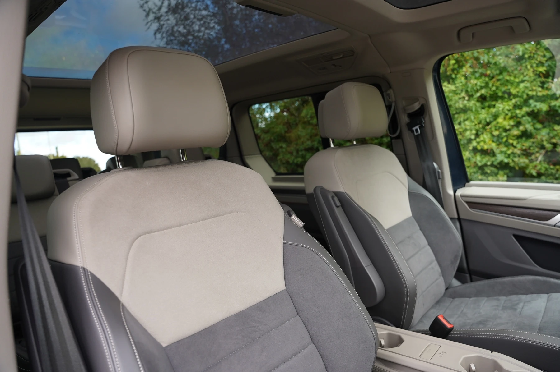 Volkswagen-Multivan-image-25