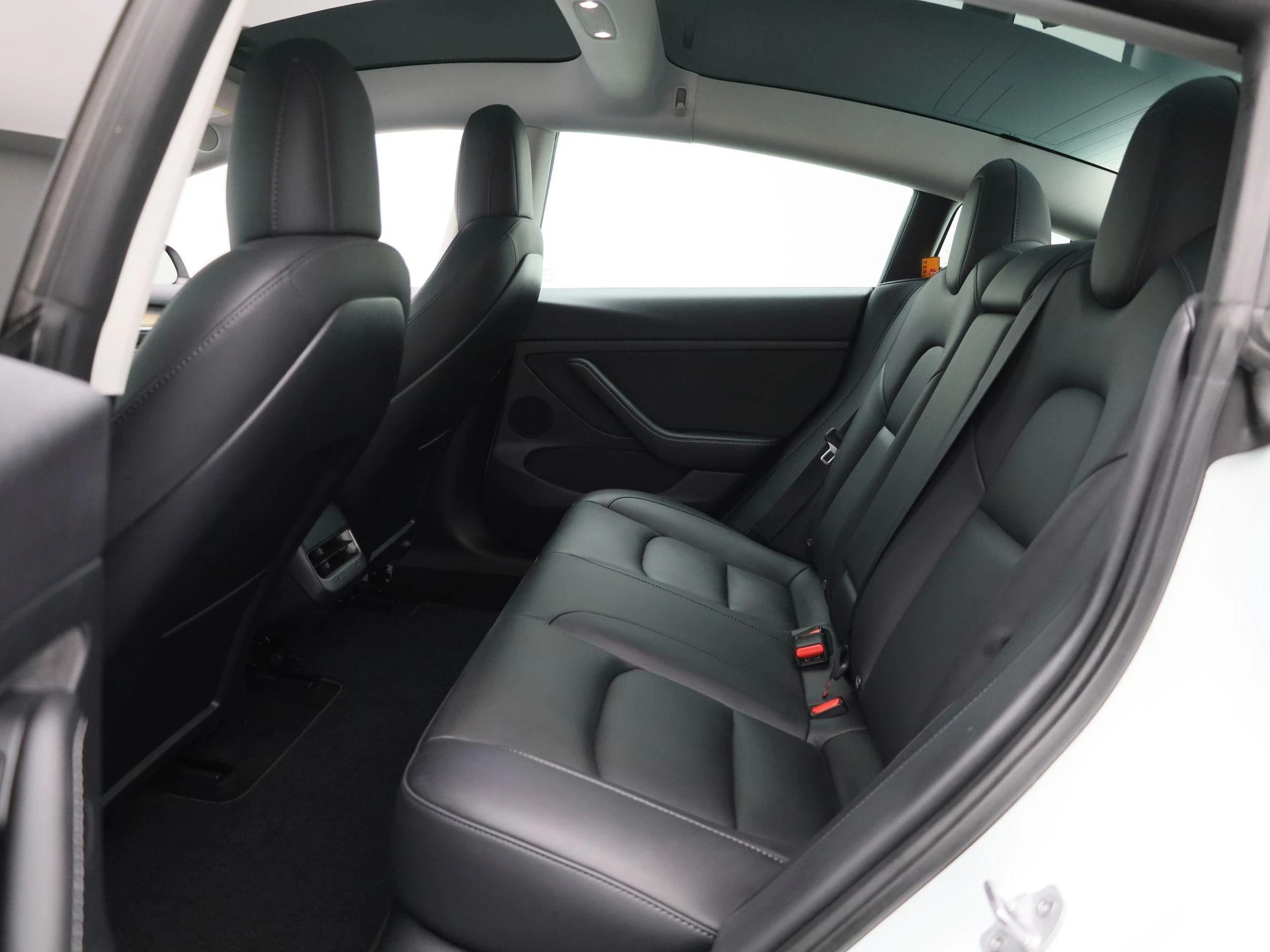 Tesla-Model 3-image-11