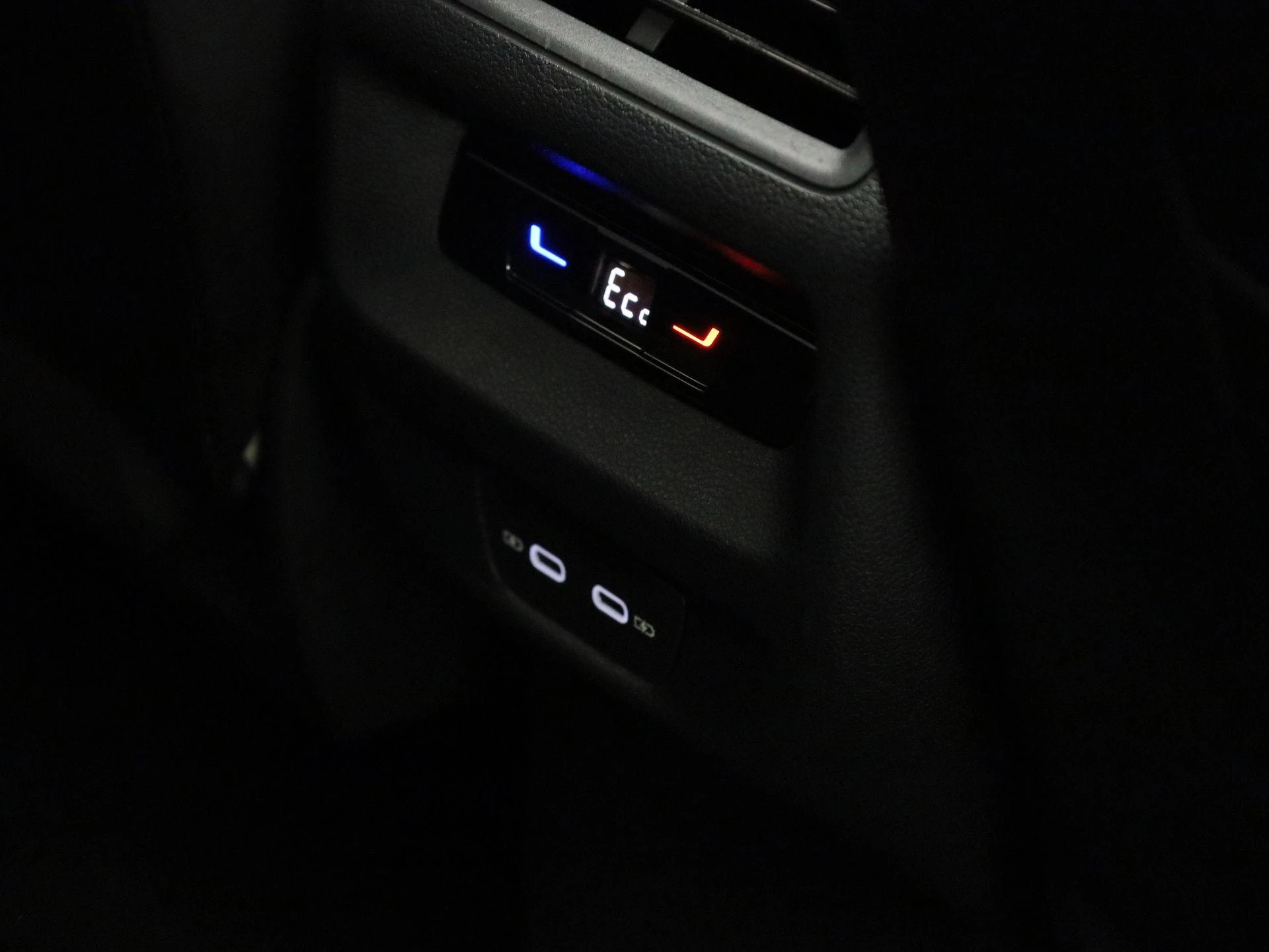 Volkswagen-Tiguan-image-44