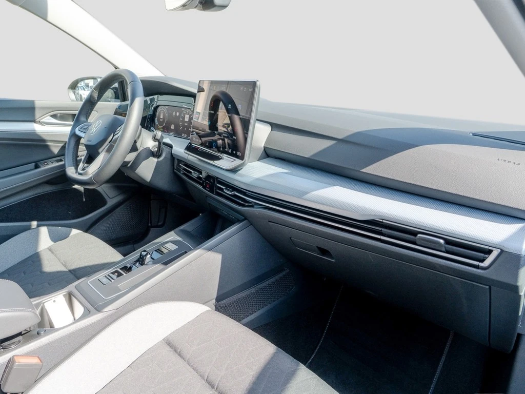 Volkswagen-Golf-image-7