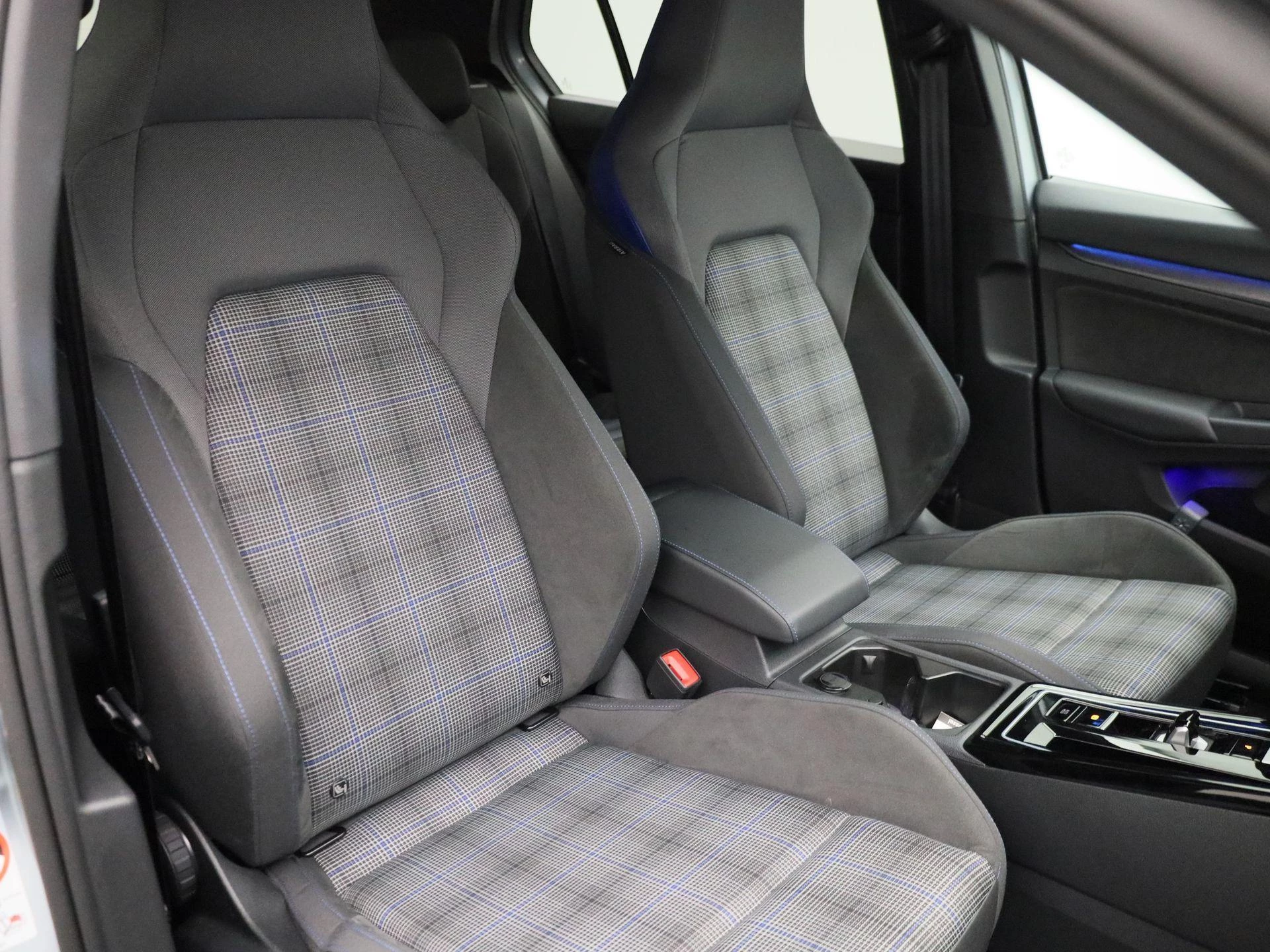 Volkswagen-Golf-image-41