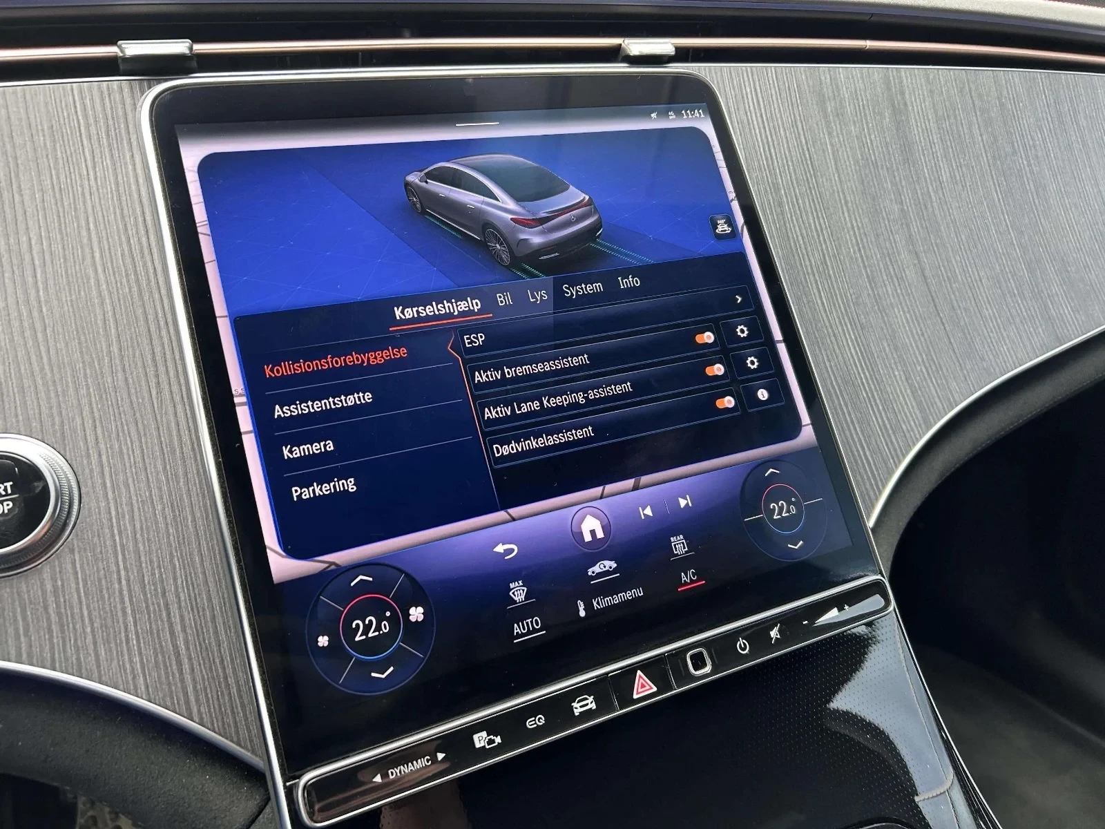 Mercedes-Benz-EQE-image-19