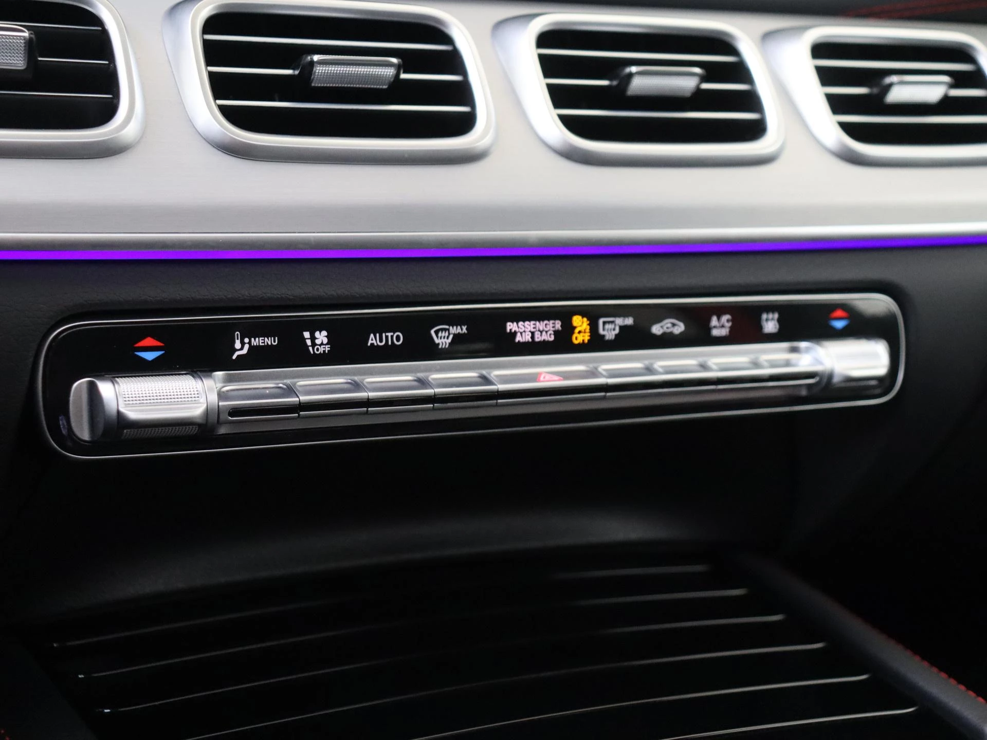 Mercedes-Benz-GLE-image-29