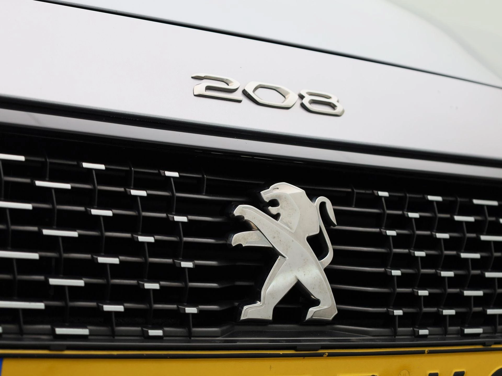 Peugeot-e-208-image-38