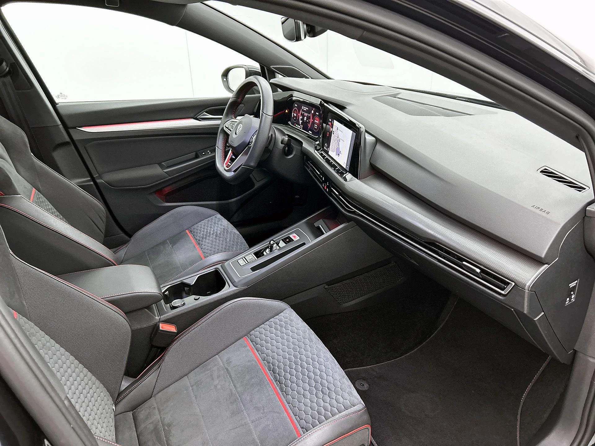 Volkswagen-Golf-image-26
