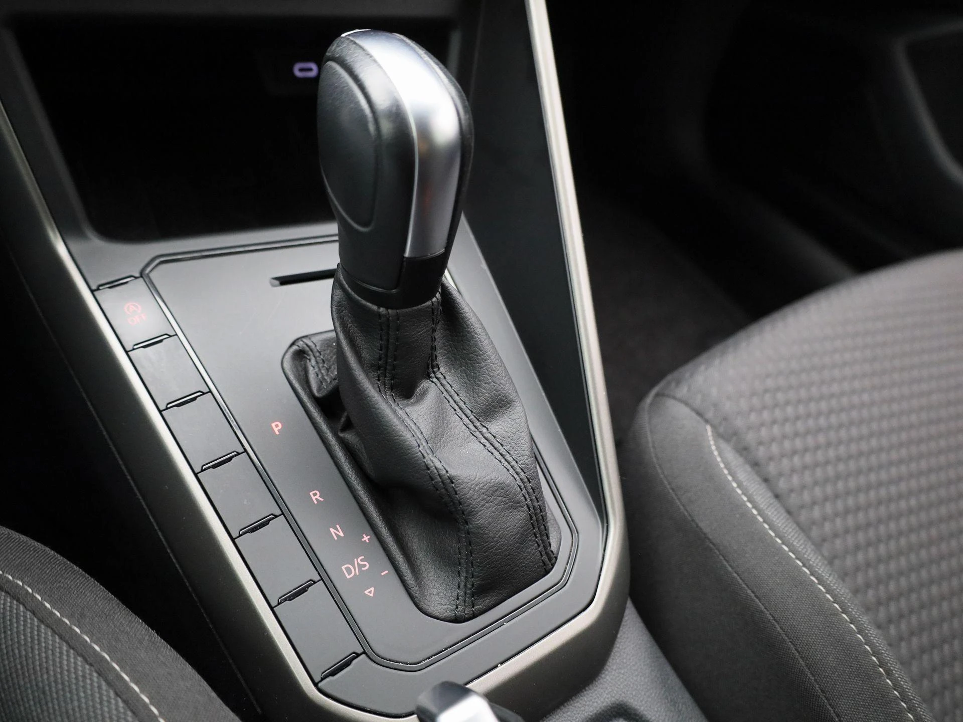 Volkswagen-Polo-image-21