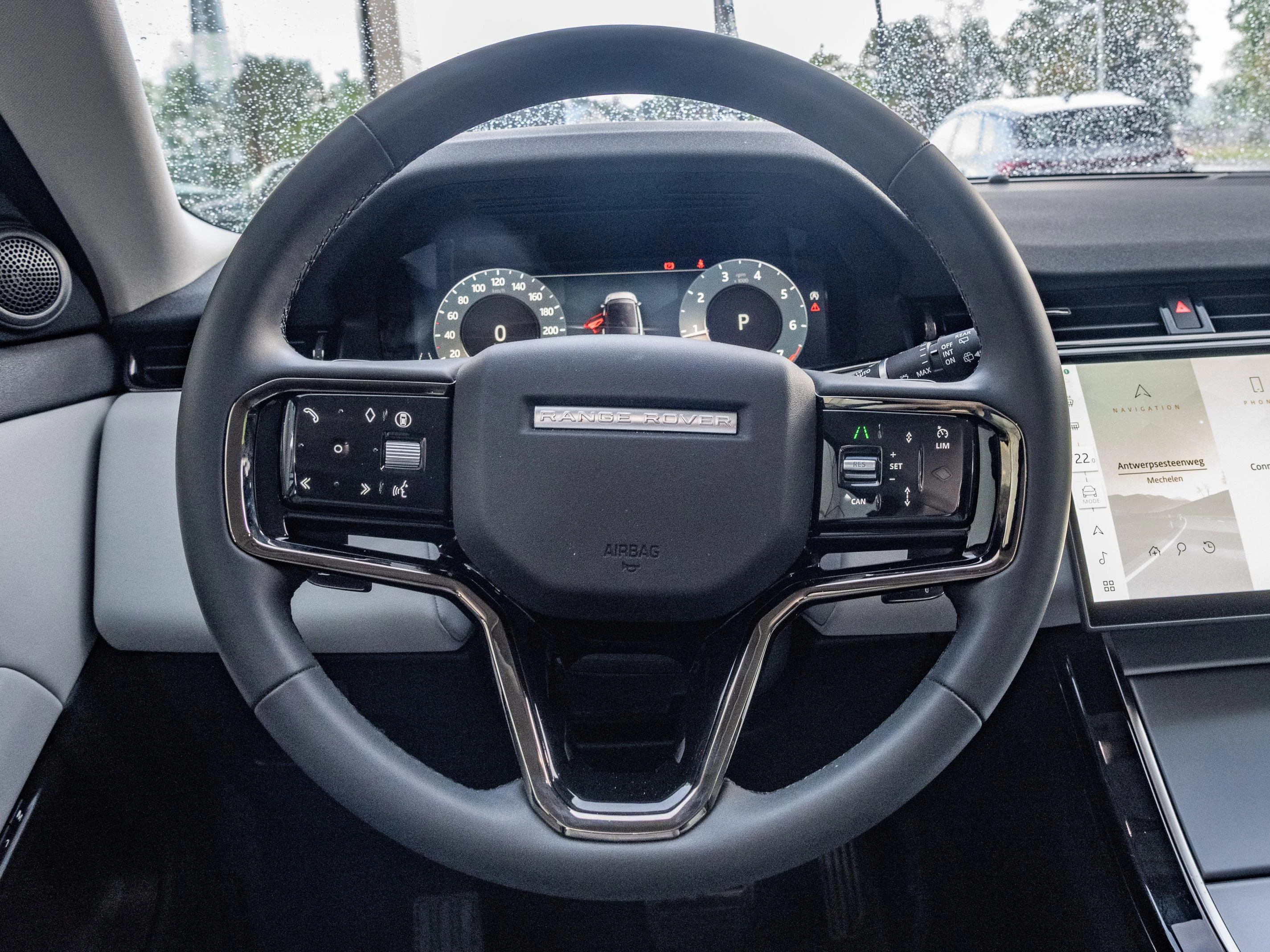 Land Rover-Range Rover Evoque-image-13