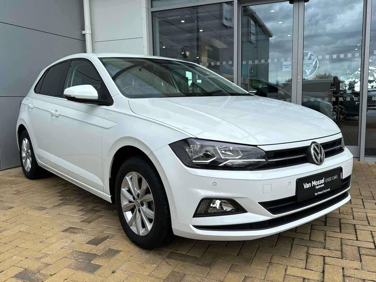 Volkswagen-Polo-image-17