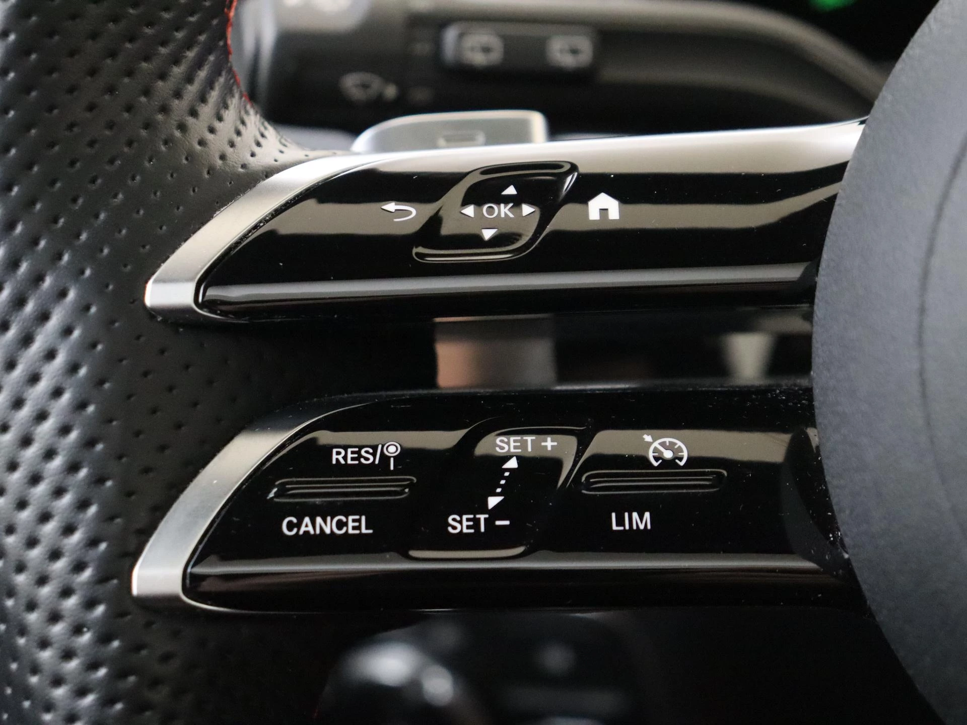 Mercedes-Benz-B-Klasse-image-12