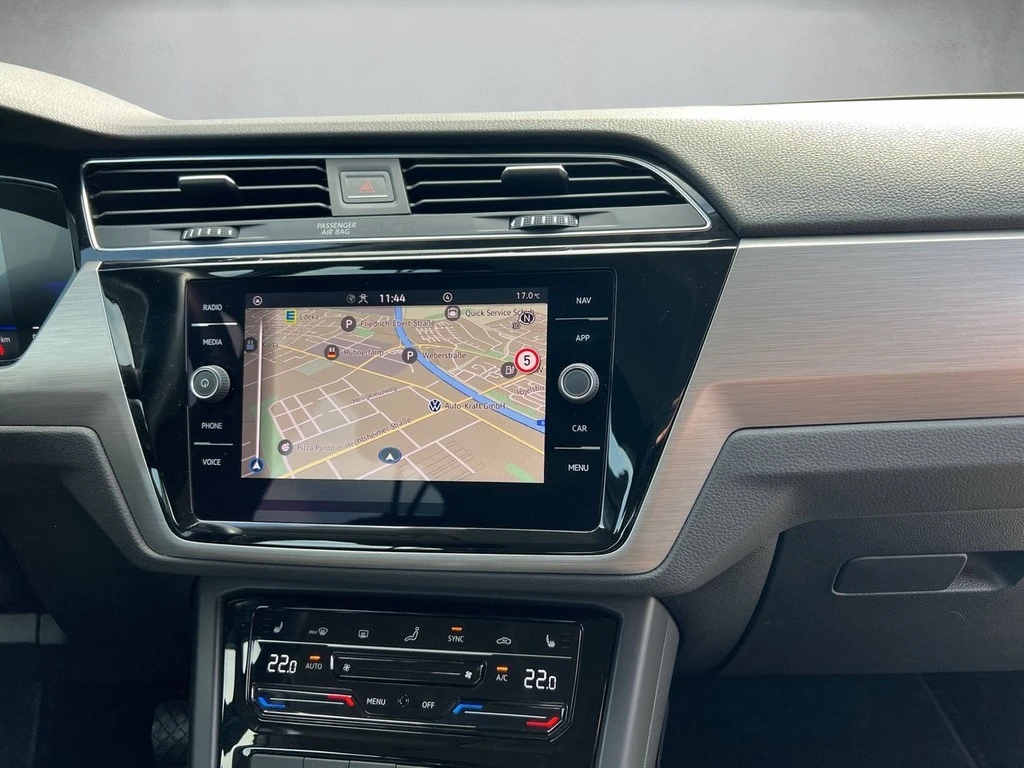 Volkswagen-Touran-image-9