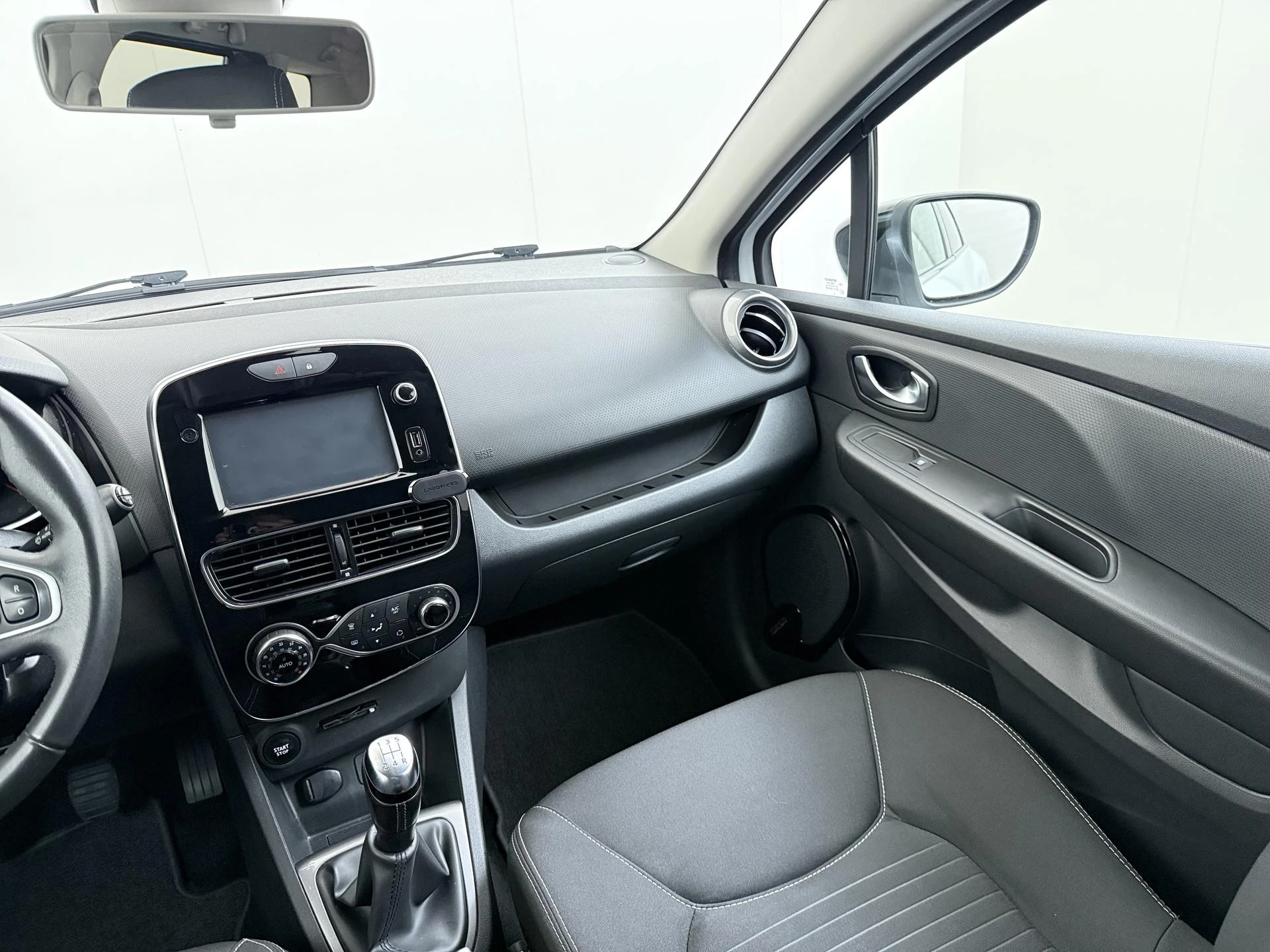 Renault-Clio-image-10