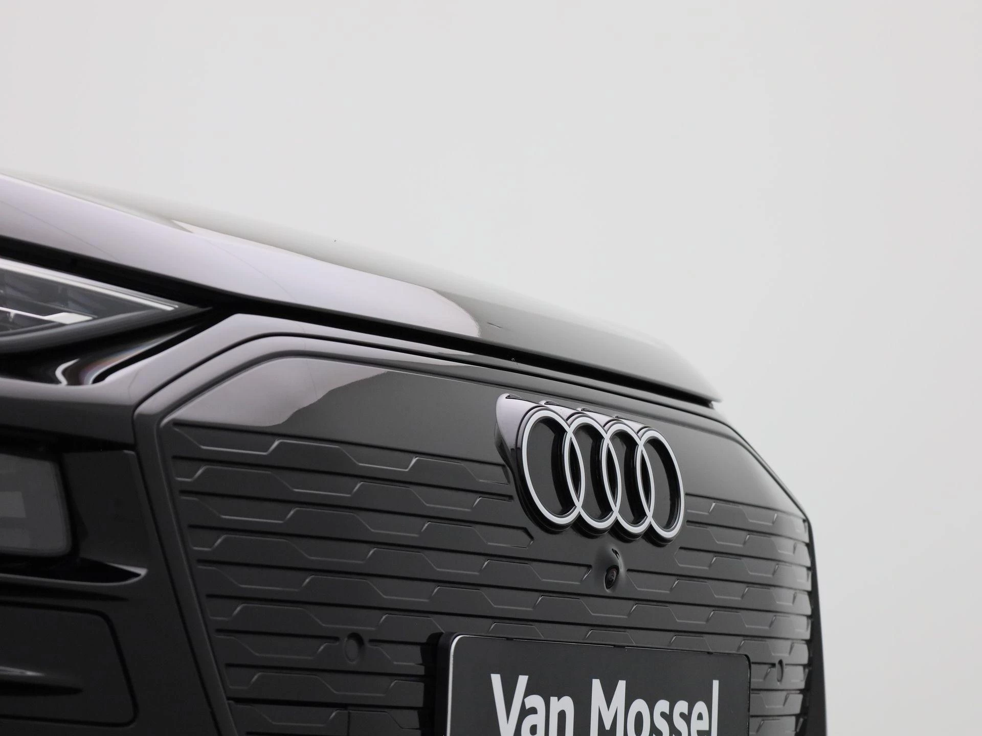 Audi-Q6 e-tron-image-60