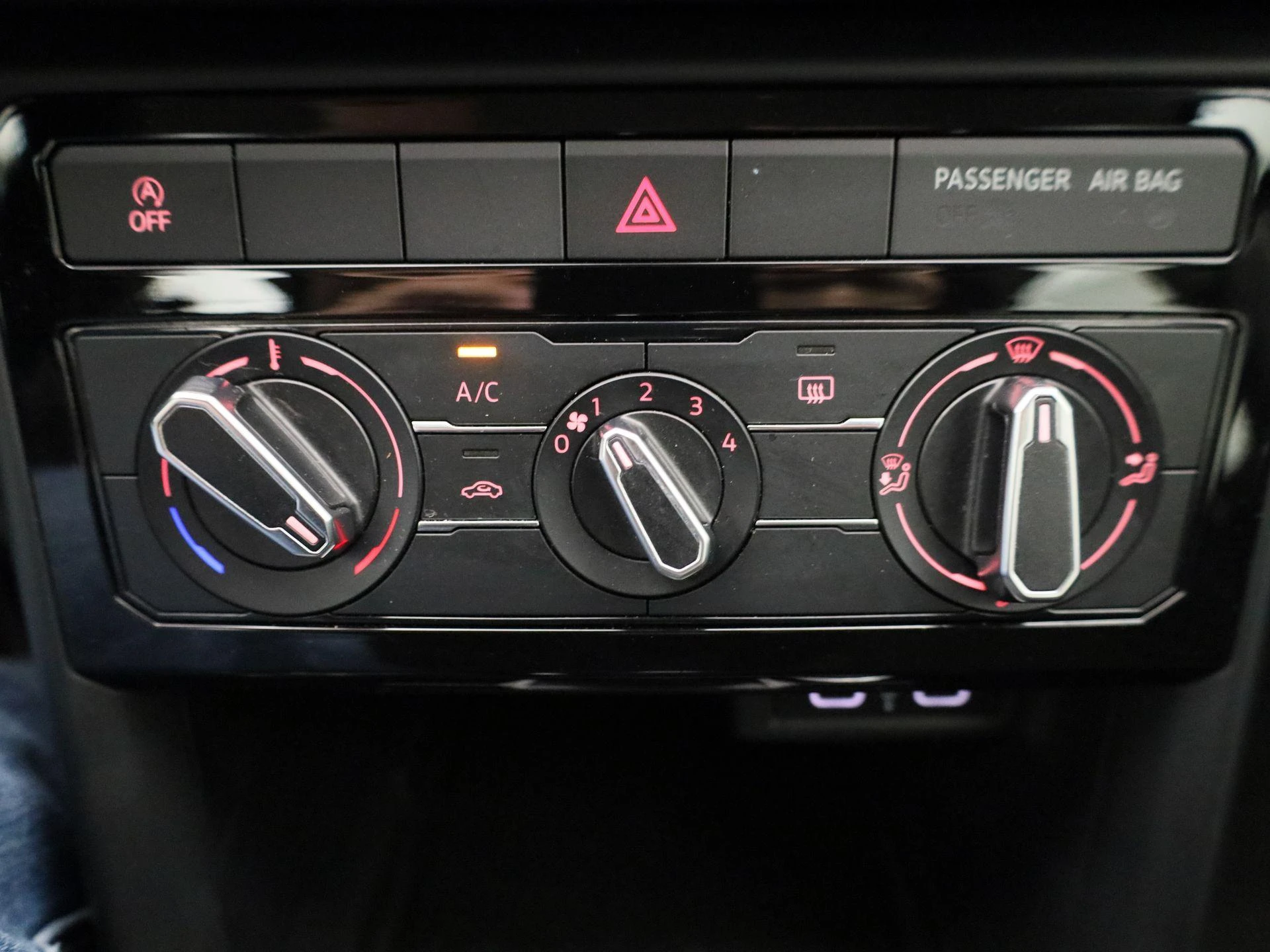 Volkswagen-T-Cross-image-17