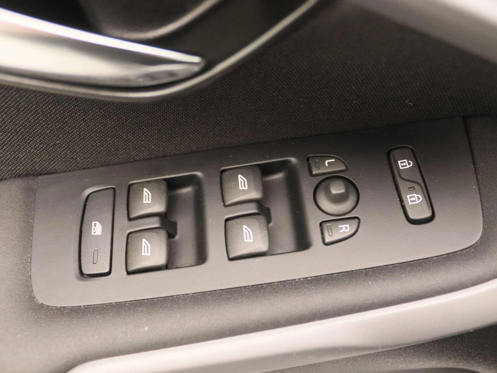Volvo-V40-image-19