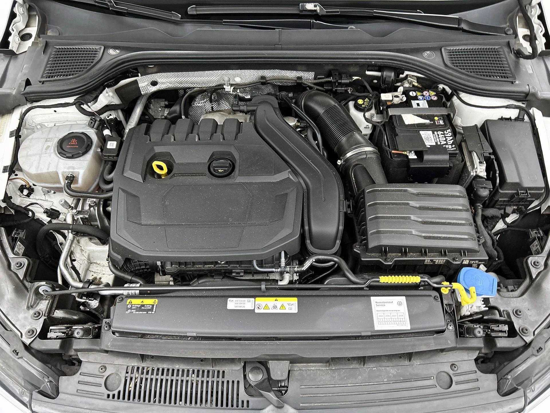 Volkswagen Golf 1.5 eTSI R-LINE