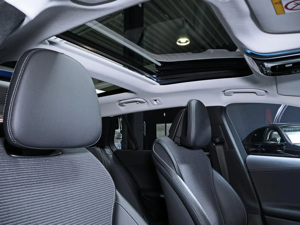 Mercedes-Benz-C-Klasse 300-image-15