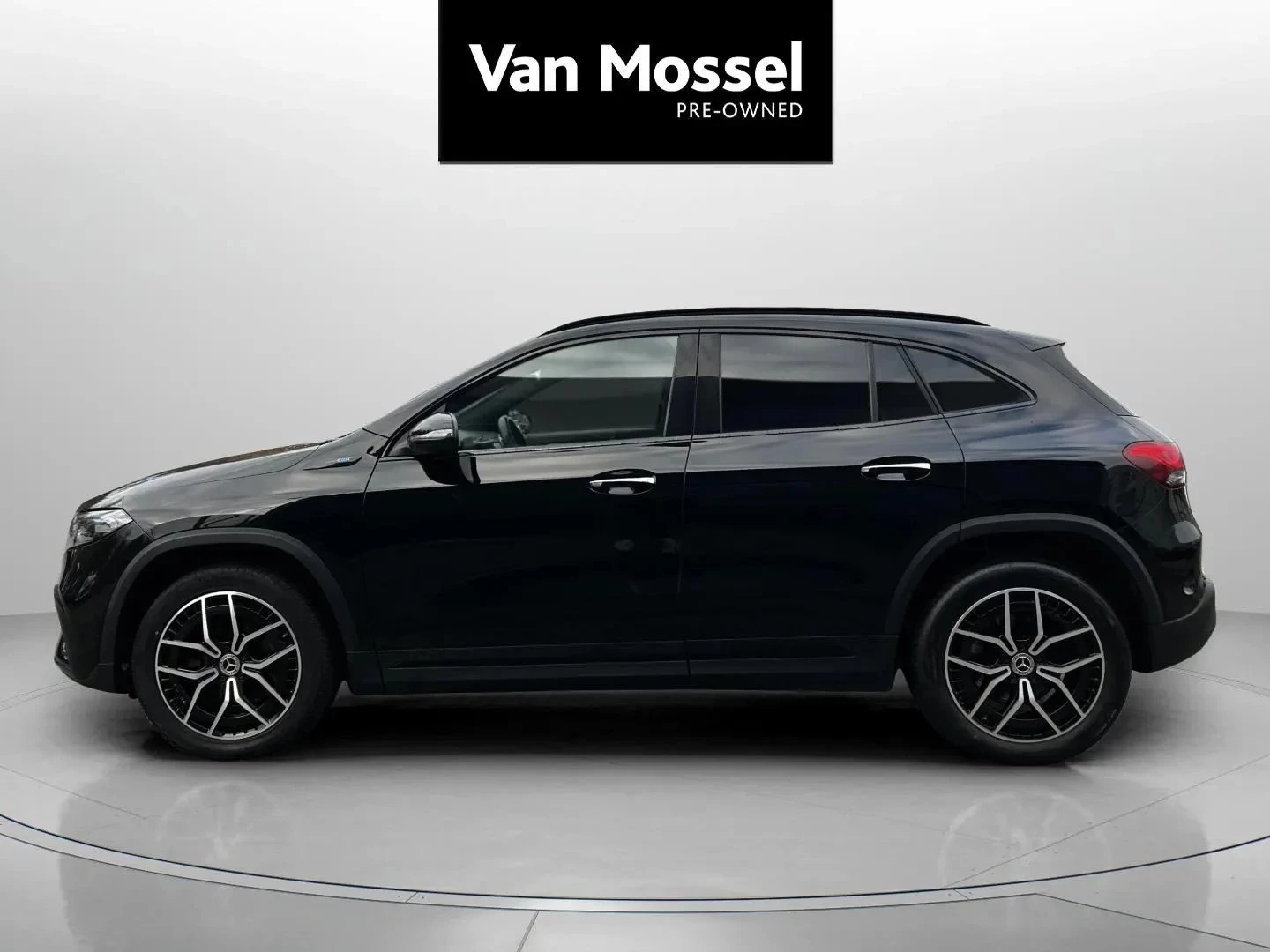 Mercedes-Benz-EQA-image-7