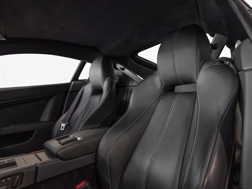Aston Martin-V8 Vantage-image-6