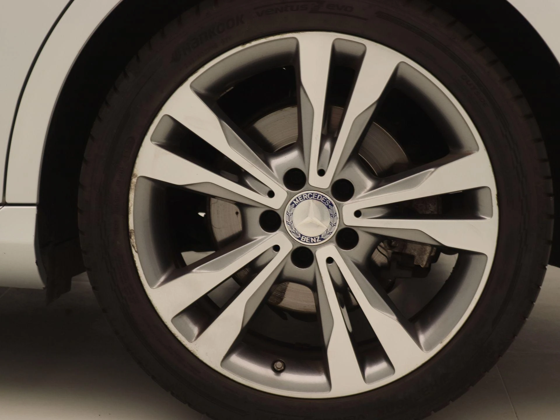 Mercedes-Benz-C-Klasse-image-16