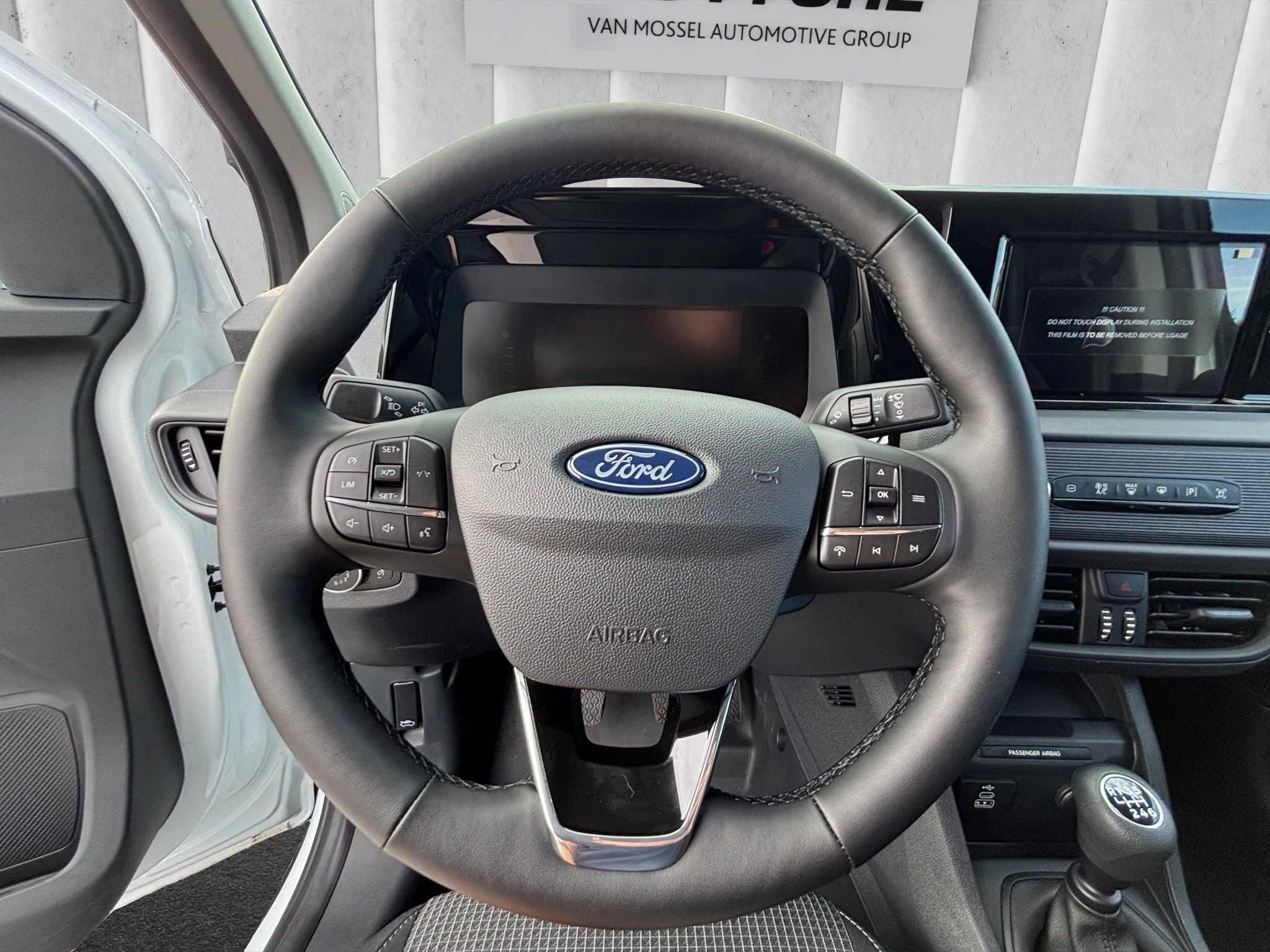 Ford-Transit Courier-image-12