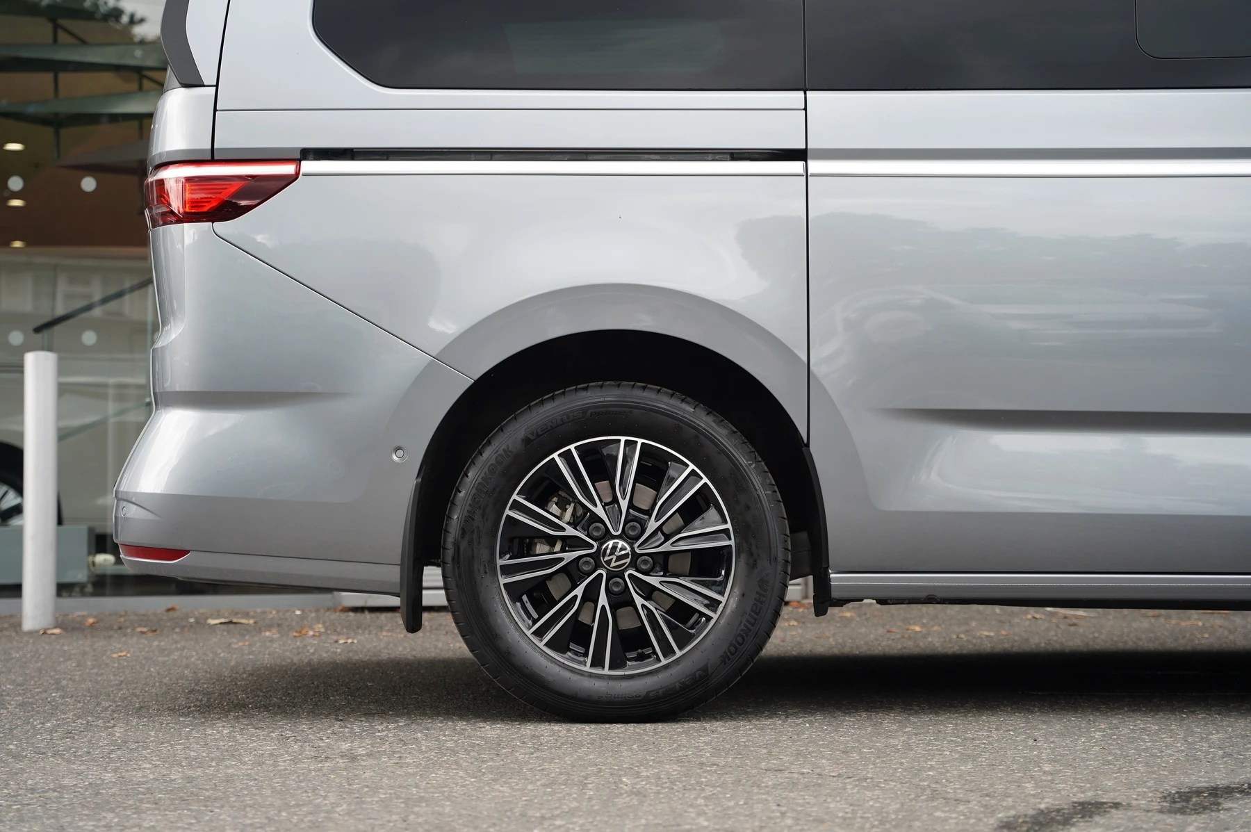 Volkswagen-Multivan-image-35