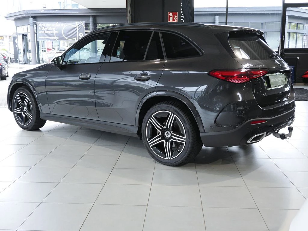 Mercedes-Benz-GLC 220 d-image-5