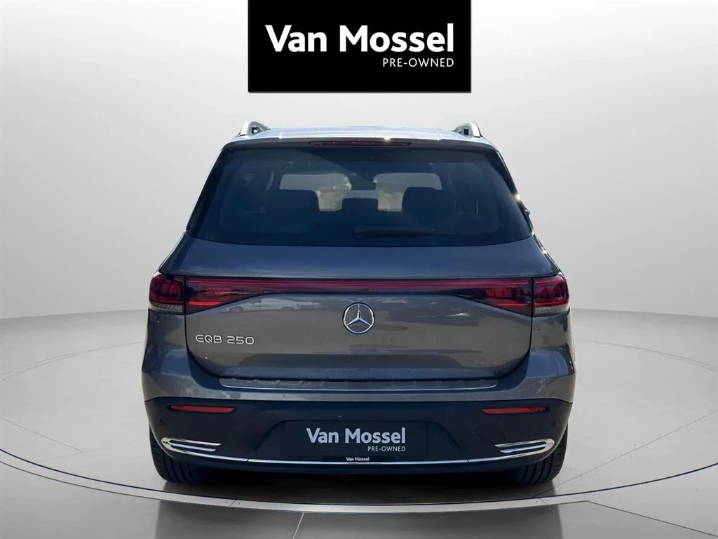 Mercedes-Benz-EQB-image-5