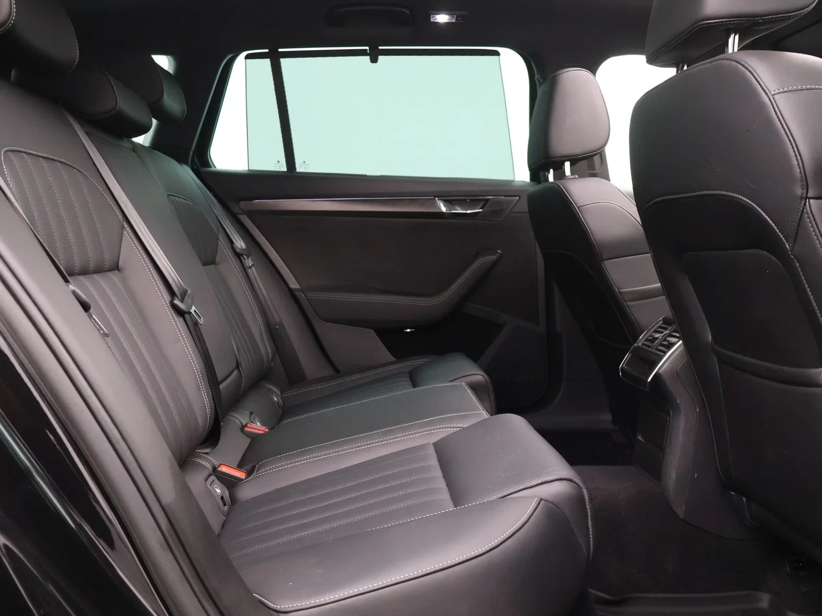 Škoda Superb Combi PHEV Superb Wagon Sportline 1.4TSI iV 218PK *AUTOMAAT*PANODAK*LEDER*TREKHAAK*CAM*CRUISE*PDC*APP-CONNECT*.