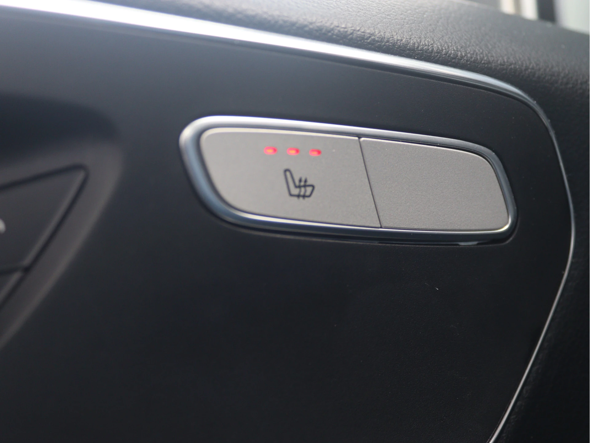 Mercedes-Benz-Vito-image-13