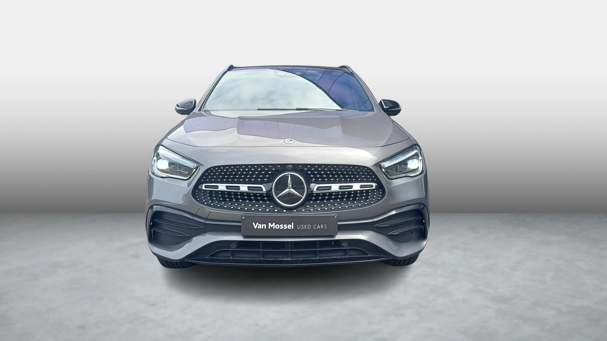 Mercedes-Benz GLA 250 e AMG Line + LEDER + PANO + MULTIBEAM + HEAD UP + CARPLAY +