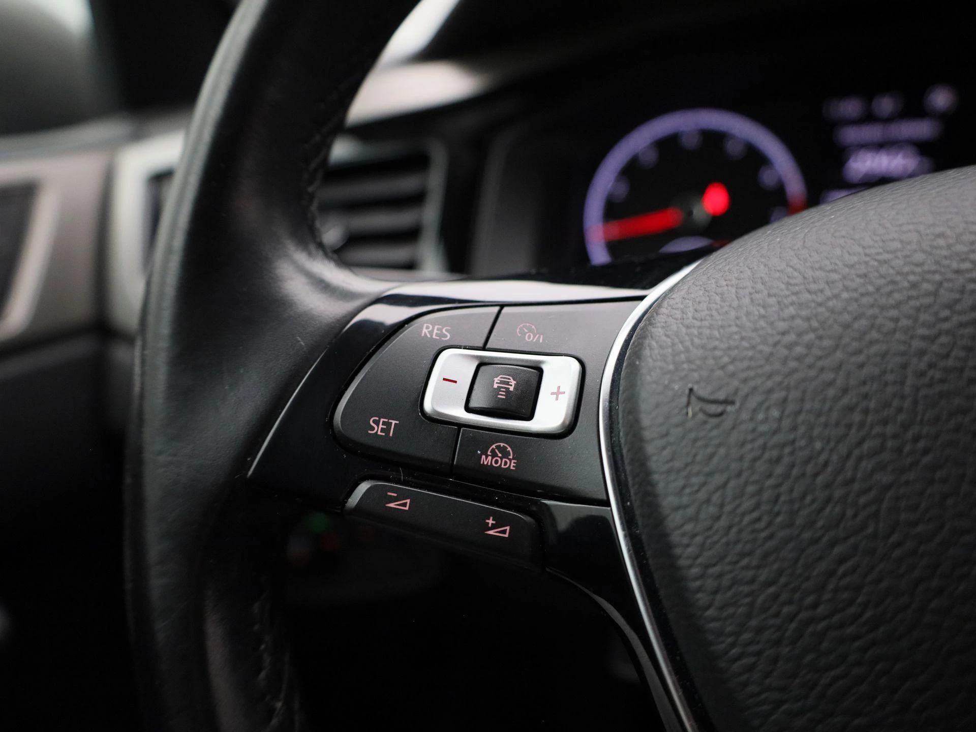 Volkswagen-Polo-image-17