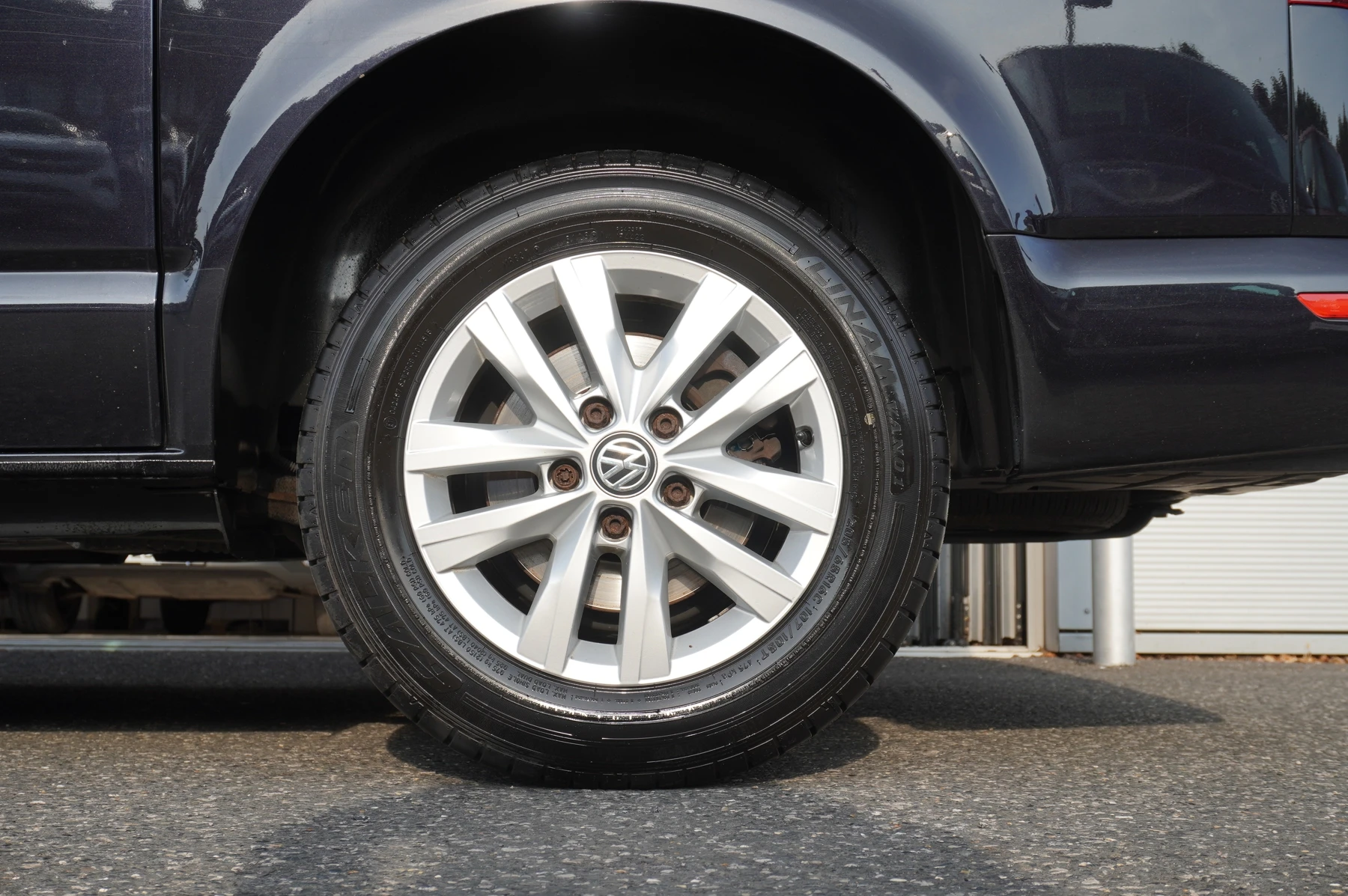Volkswagen-Transporter-image-21