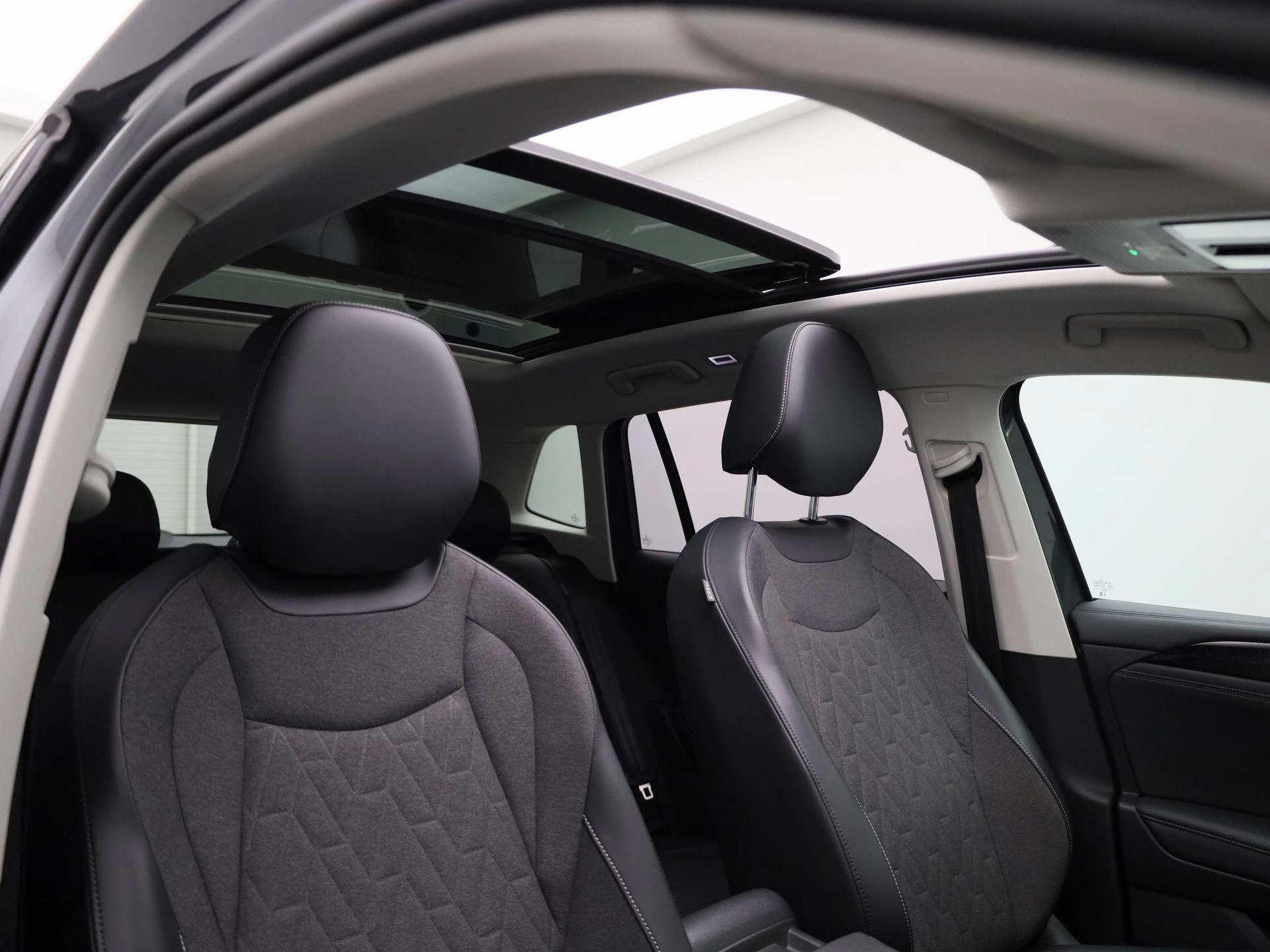 Volkswagen-Tiguan-image-45